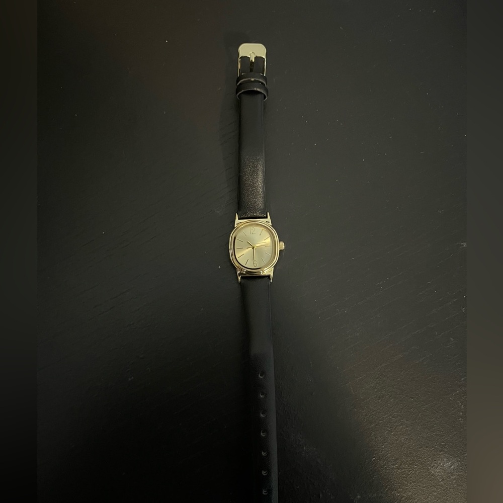 VINTAGE BLACK & GOLD WATCH